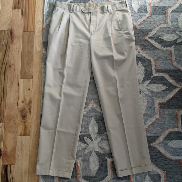 Jos A Bank travelers pleated pant - Picture 3 of 5